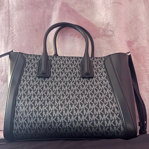 Michael kors satchel - Picture 2 of 2